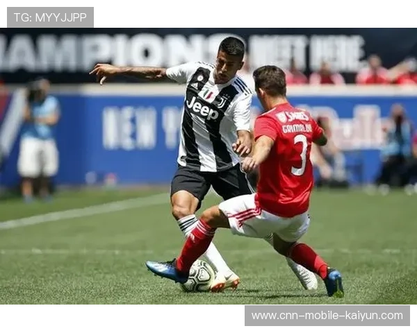 弗拉特西接队友直塞反越位成功，推射远角得手