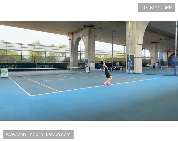 网球正手爆发带走整局 网球正手爆发带走整局